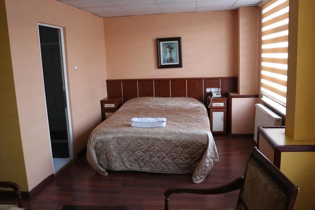 Yeni Hotel Μαλάτεια Εξωτερικό φωτογραφία